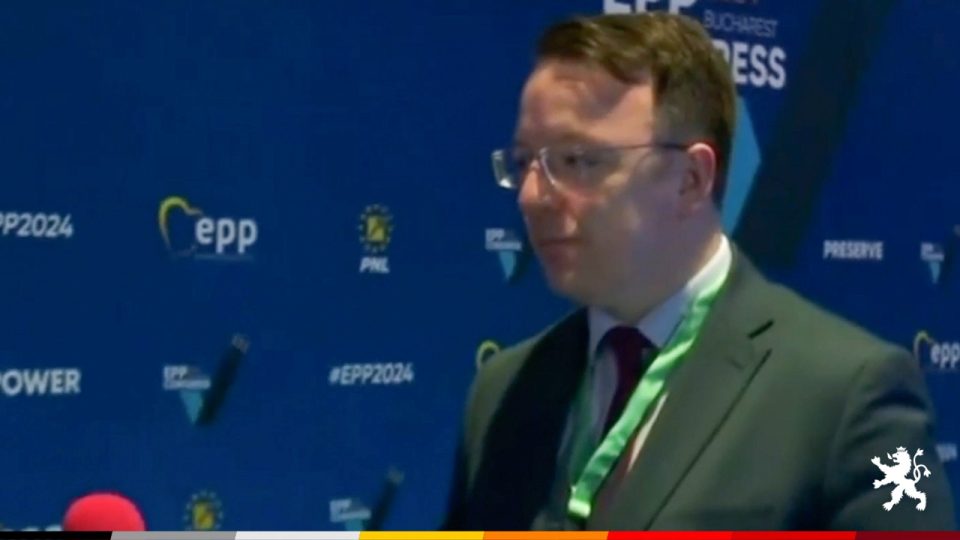 Nikolloski: VMRO-DPMNE është ulur në tryezën kryesore me partnerët e saj të Partive Popullore Evropiane, ndërsa LSDM-në nuk e lejojnë të futet tek dera