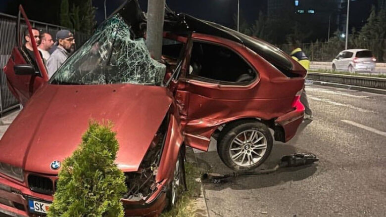 Detaje nga aksident i mbrëmshëm në Shkup, është lënduar shoferi 20-vjeçar