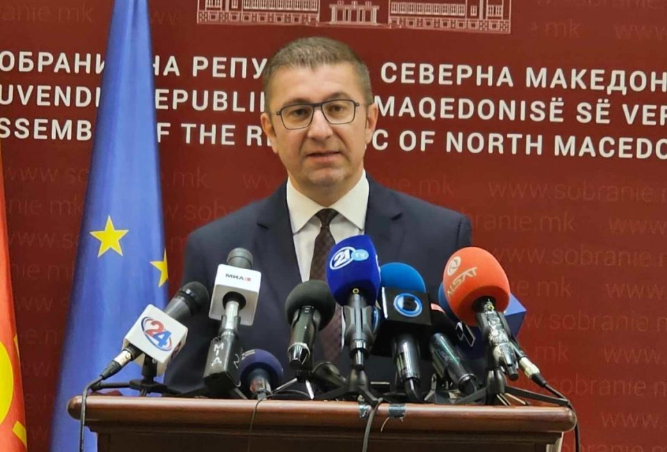 LIVE: Mickoski në Kuvend do ta dorëzojë propozimin për përbërjen e qeverisë së re