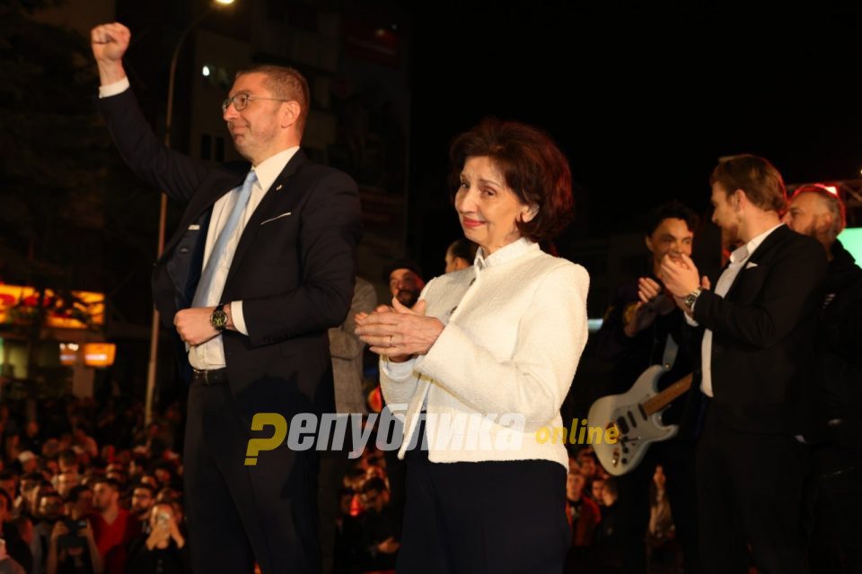 Mickoski me shumë gjasa të enjten do ta marrë mandatin nga Siljanovska Davkova