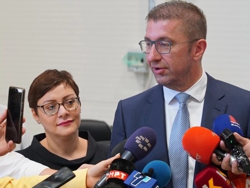 Mickoski: Nuk mund të pretendojmë se emri kushtetues nuk është pjesë e sistemit juridik