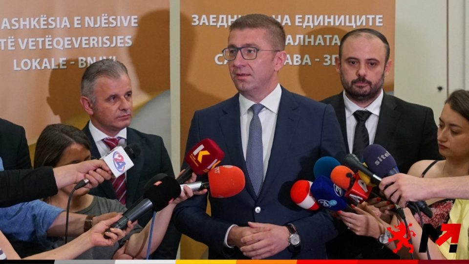 Mickoski: Përmes komunave do ta sjellim punën e qeverisë në shtëpinë e çdo qytetari, me ribalancimin e buxhetit do të sigurohen 100 milionë euro për projekte