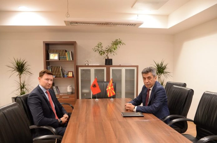 Mexhiti priti në takim ambasadorin e ri të Shqipërisë në Shkup, Denion Meidani