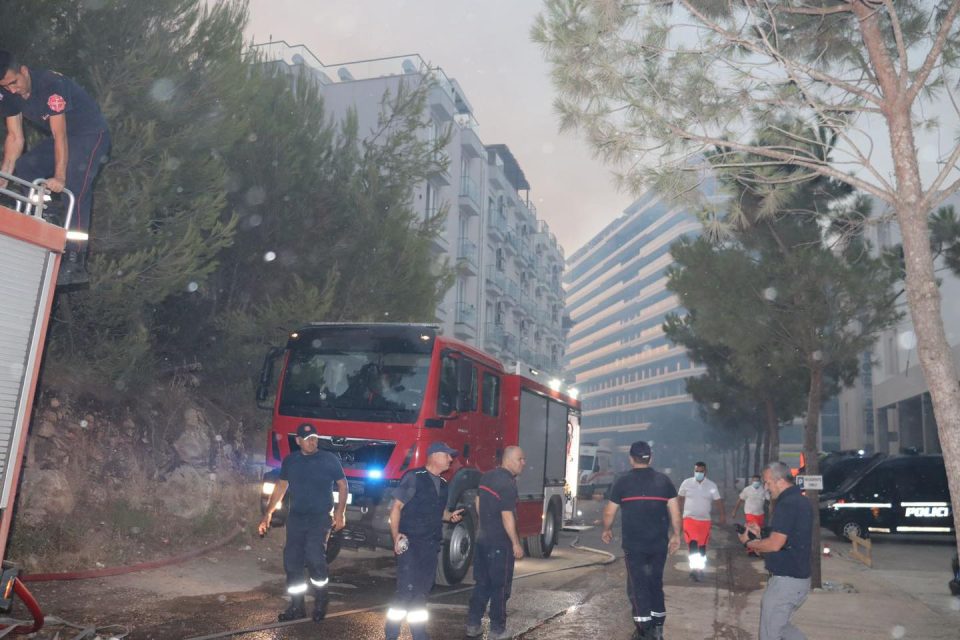 Zjarret dalin jashtë kontrollit në Shëngjin