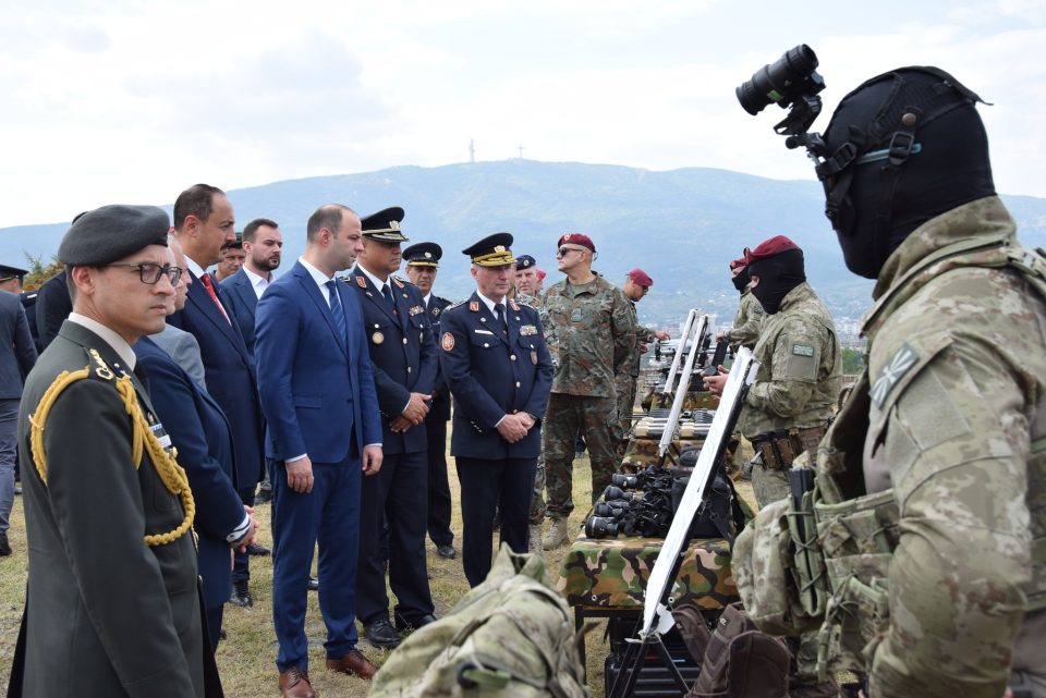 Turqia e pajisë ARM-në me dronë dhe mjete teknologjike për nevojat e njësive speciale