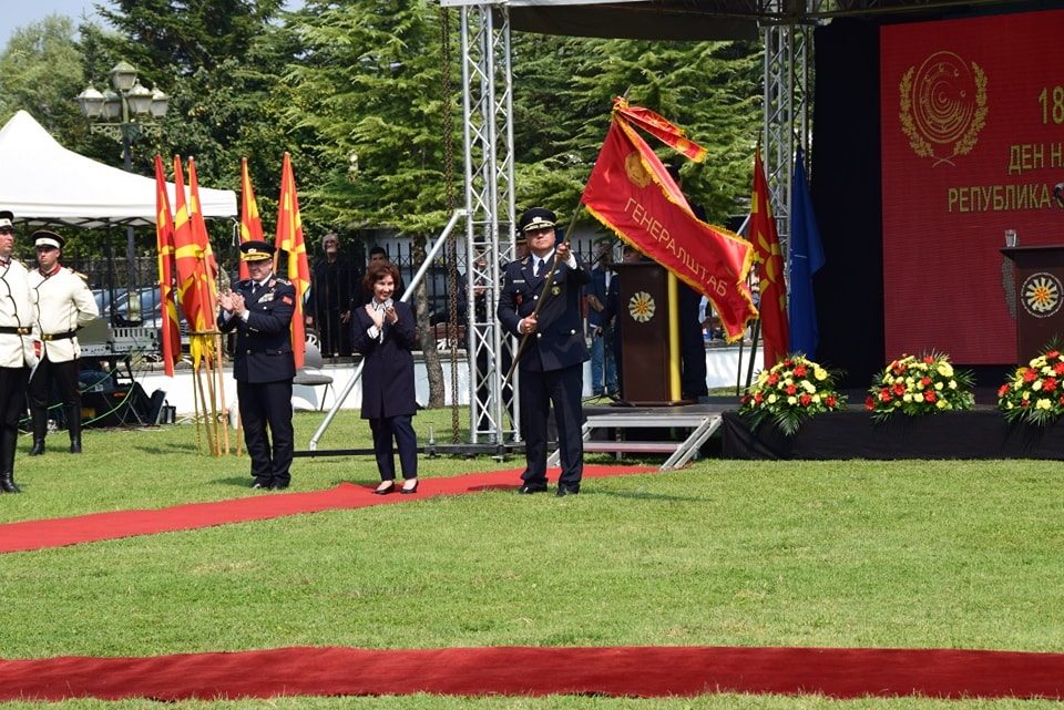 Presidentja Gordana Siljanovska Davkova i dha besimin shefit të ri të shtatmadhorisë gjeneral-majorit Sashko Lafçiski