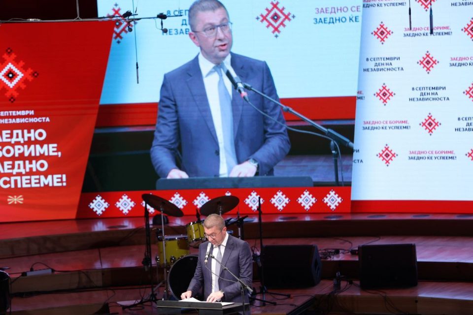 Mickoski: Përballë një lufte të re, aq domethënëse sa krijimi i atdheut