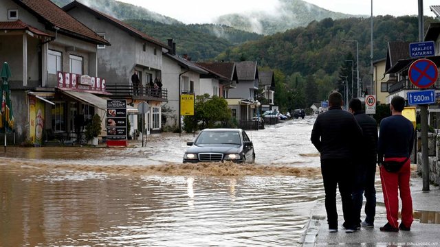 Katastrofa e përmbytjeve në Bosnje-Hercegovinë, vijojnë kërkimet për viktima të mundshme