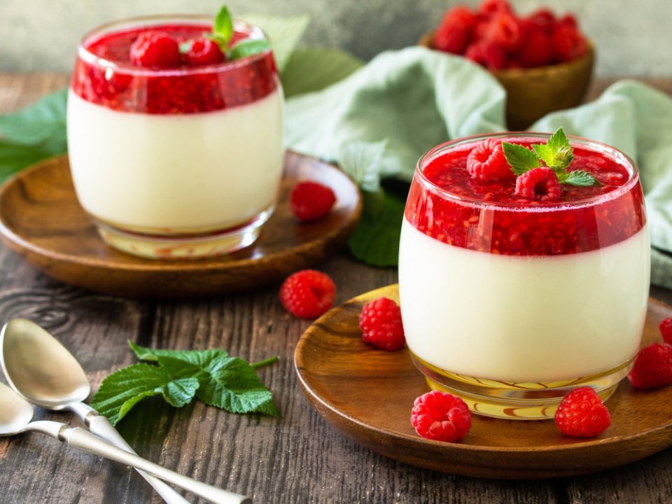 Ëmbëlsirë italiane: Si të gatuajmë Panna Cotta