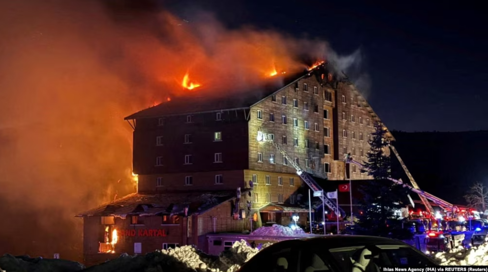 Shkon në 66 numri i të vdekurve nga zjarri në një resort skijimi në Turqi