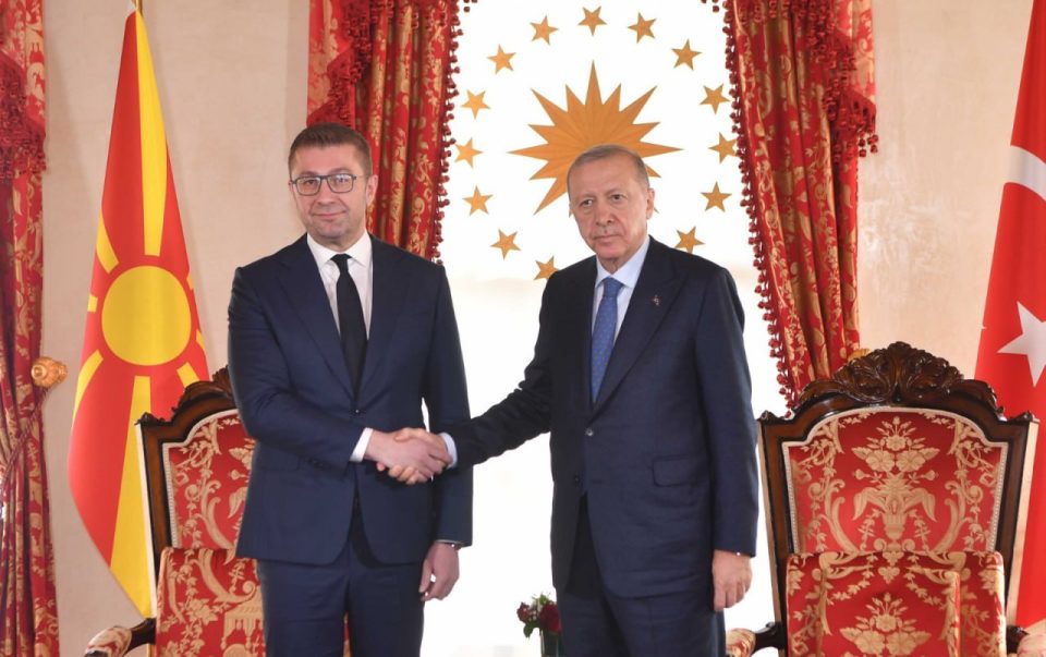 Mickoski u takua me presidentin e Republikës së Turqisë, Recep Taip Erdogan: Konfirmuam përkushtimin tonë të ndërsjellë për forcimin e partneritetit strategjik mes dy vendeve