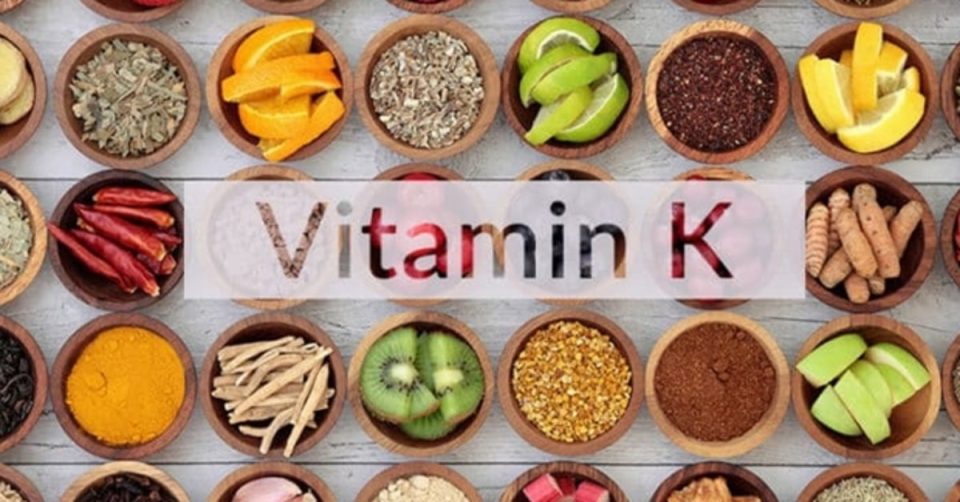 Vitamina K: Cili është funksioni dhe çfarë mund të shkaktojë mungesën e saj