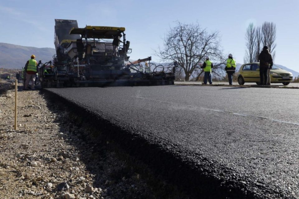 Ndërtimi i autostradës Kërçovë-Ohër po hyn në fazën përfundimtare, një pjesë e kësaj rruge do të vihet në funksion para kësaj vere