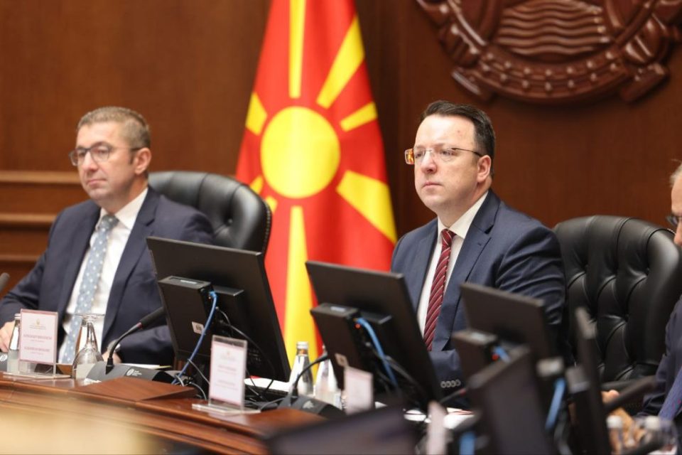 Mickoski: Nikolloski është i autorizuar për të nënshkruar marrëveshjen strategjike, transporti hekurudhor do të rindërtohet dhe modernizohet