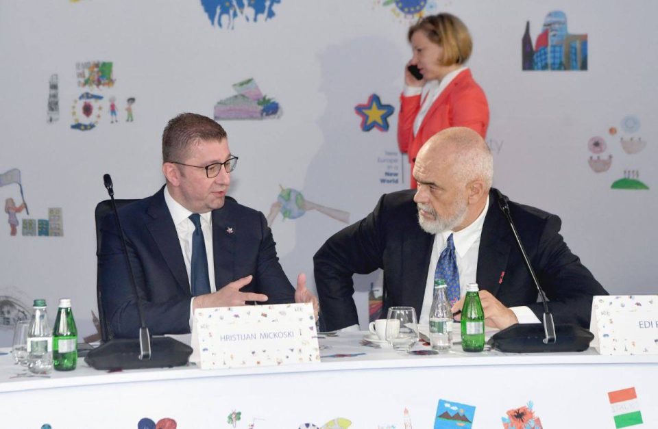 Mickoski: Së bashku me Shqipërinë po ecim me vendosmëri në rrugën drejt BE-së