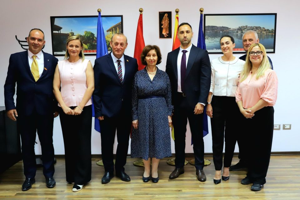 Presidentja e Maqedonisë, Gordana Siljanovska Davkova, u takua me përfaqësues të Pakicës Kombëtare Maqedonas në Shqipëri