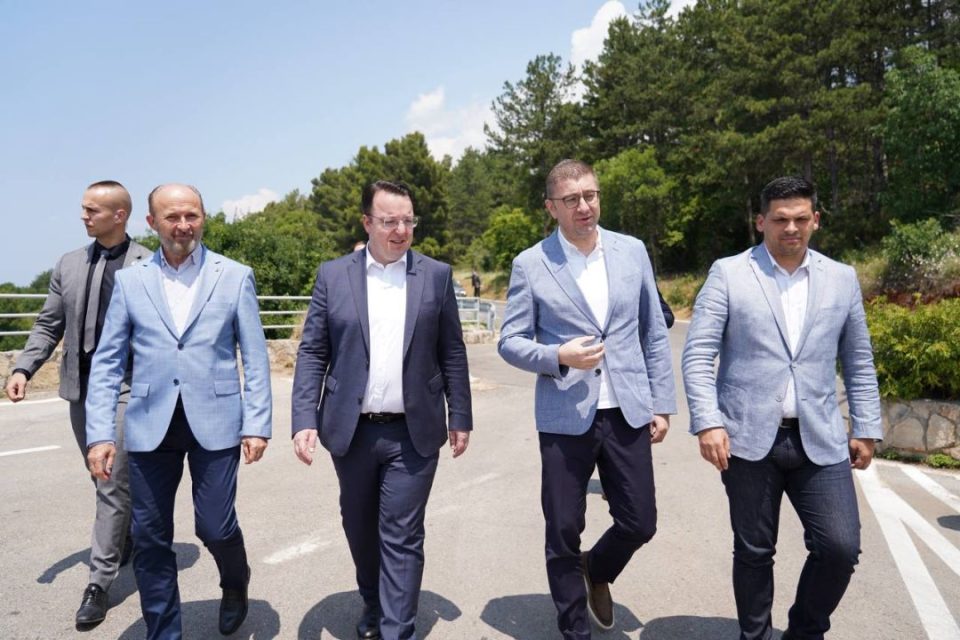 Mickoski: Nga sot është lëshuar në përdorim rruga nga Ohri deri në Shën Naum me vlerë prej 11,7 milionë euro