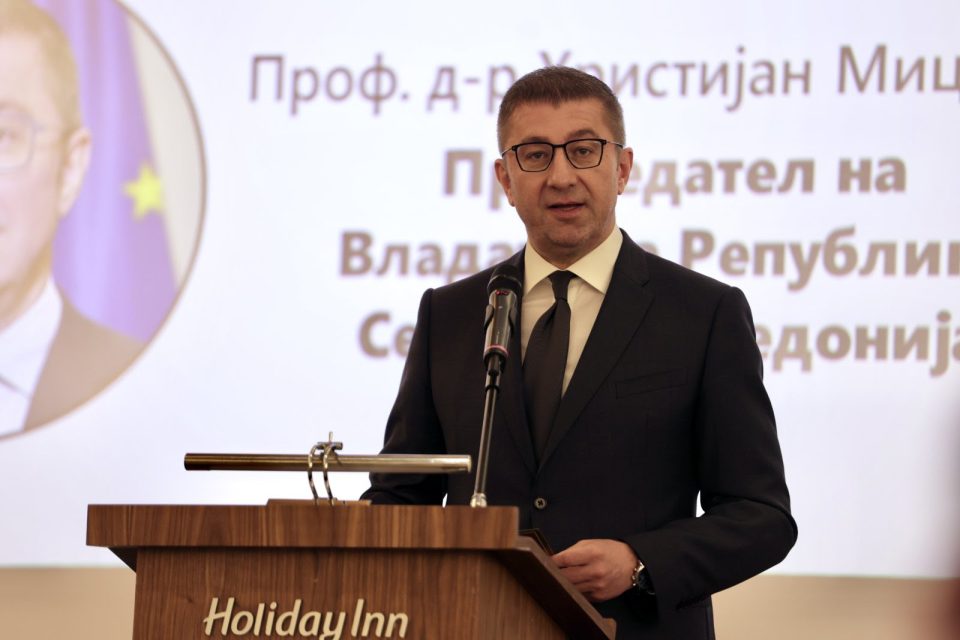 Mickoski: Për të kryer reformat në vend nevojitet një administratë publike përgjegjëse dhe profesionale