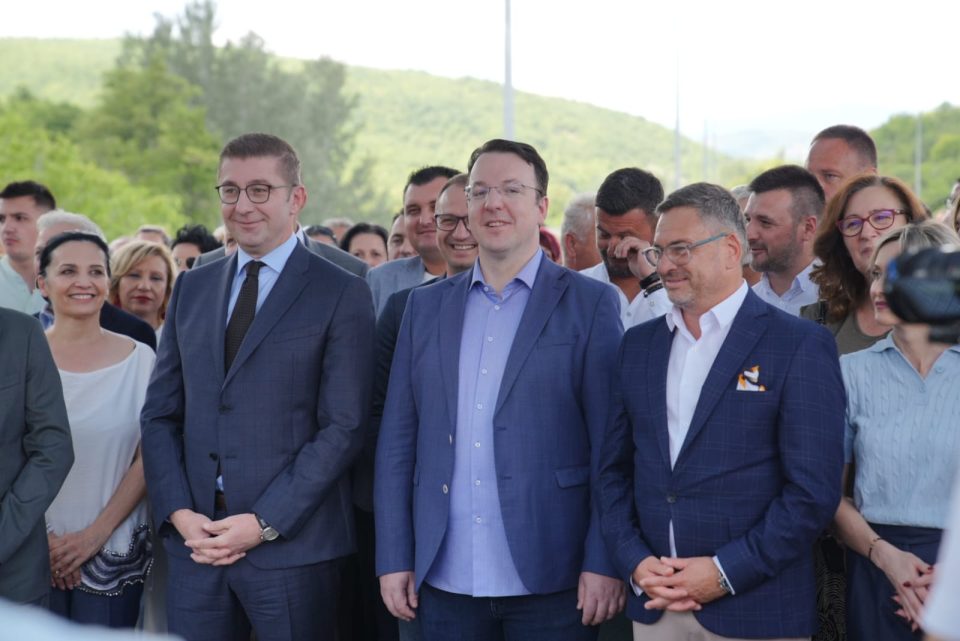 Nikolloski: Zhvendosëm mal për të ndërtuar autostradën nga Farishi në Drenovë, duke filluar nga sot po e hapim për trafik