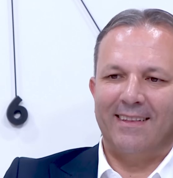 Kur të paktën njëri prej tyre përfundon aty ku i takon në mëngjes