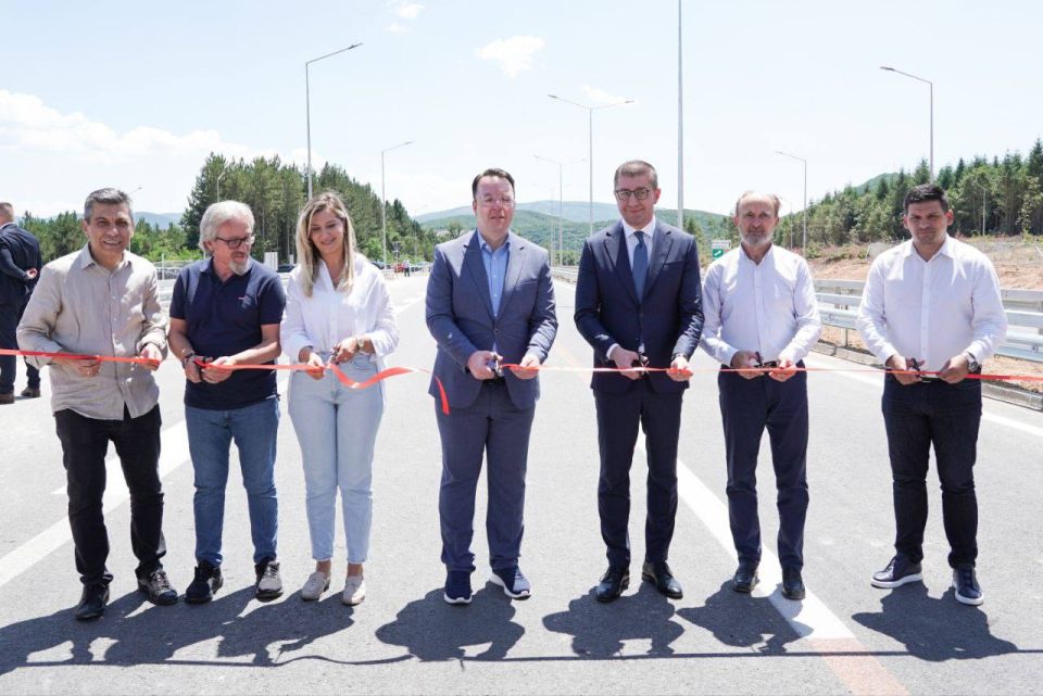 Mickoski: Autostrada drejt Ohërit për vite me radhë ishte simbol i ngecjes – tani do të jetë simbol i suksesit dhe punës së përgjegjshme