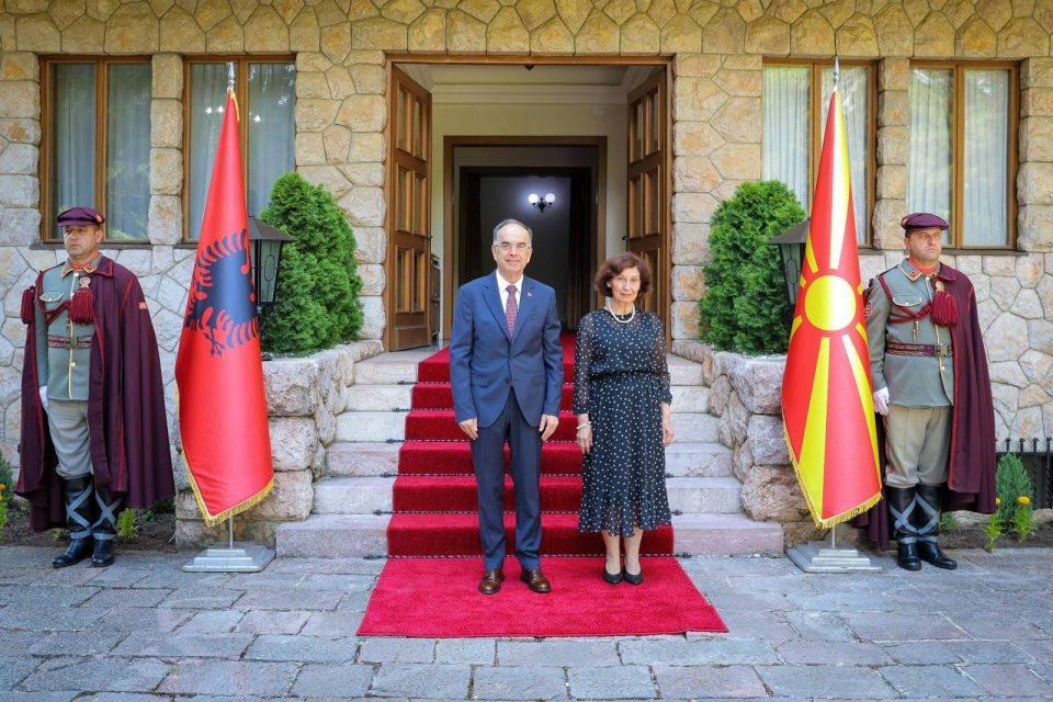 Presidentja e Maqedonisë Gordana Siljanovska Davkova priti në Ohër presidentin e Shqipërisë, Bajram Begaj