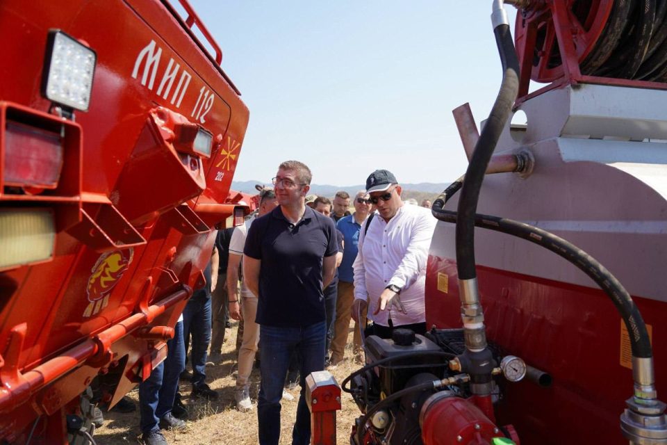 Mickoski: 38 automjete janë vënë në përdorim për shuarjen e zjarreve