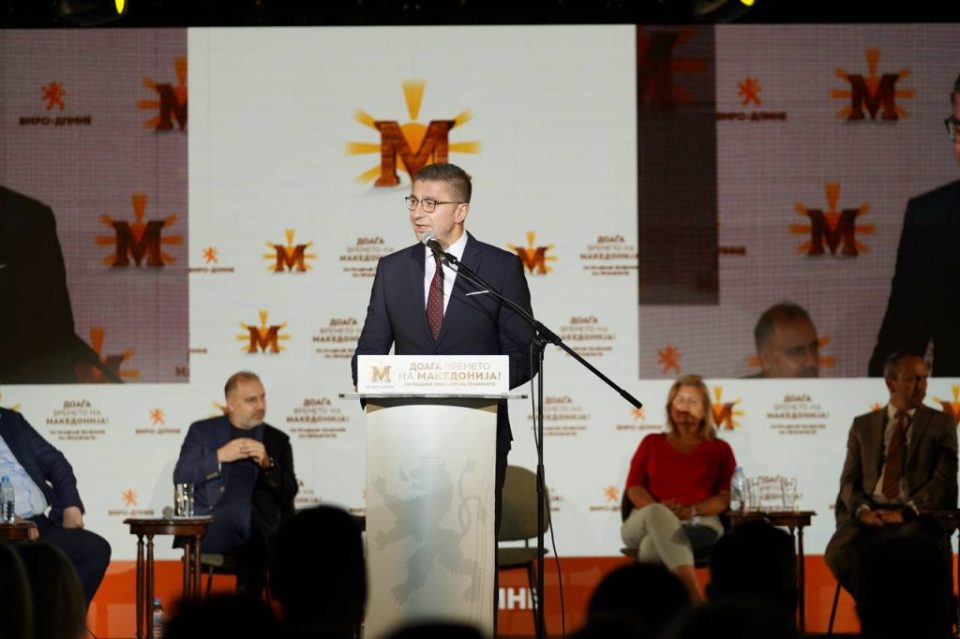 Mickoski: Kemi lidhur Memorandum me Kazanxhi Grup për ndërtimin e termocentraleve me gaz me vlerë një miliard euro
