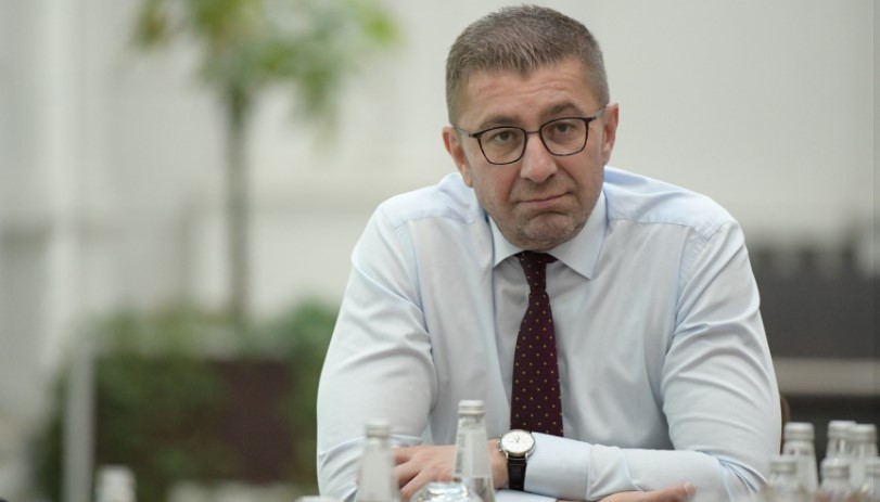 Mickoski  Ndoshta dikush priste që ne të braktisnim negociatat në shenjë revolte pas Raportit të djeshëm  por ne nuk do të sillemi në mënyrë të papjekur dhe të papërgjegjshme