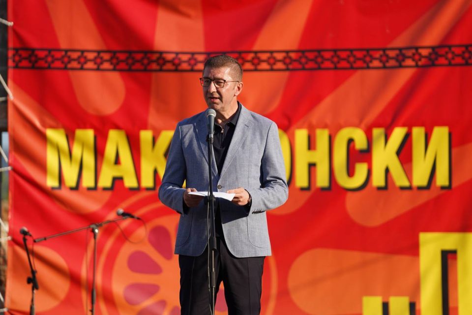 Mickoski: Pusteci është provë se përkatësia nuk fshihet, se rrënja mbetet, edhe kur mbi të fryjnë erëra të forta