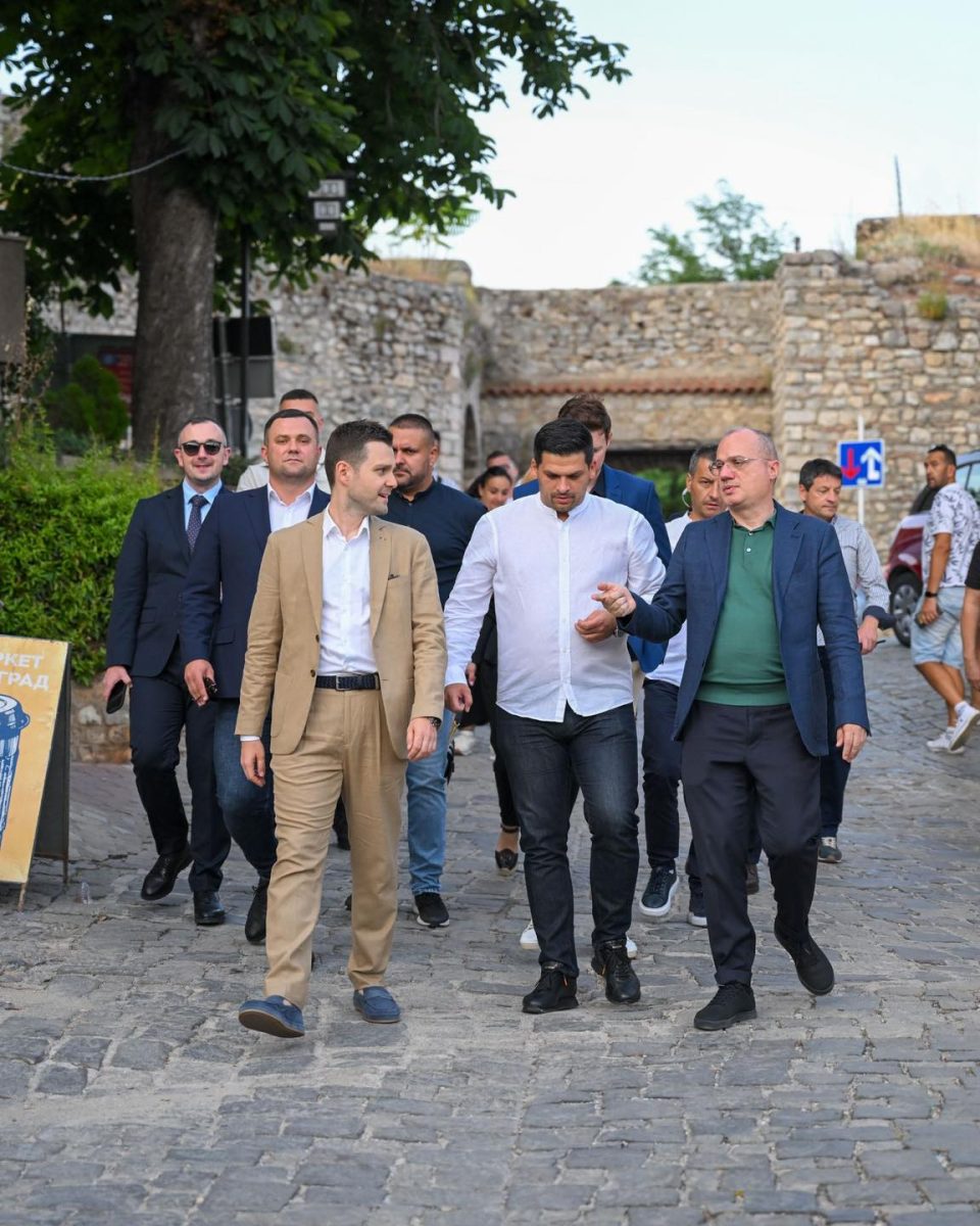 Ministri i Punëve të Jashtme dhe Tregtisë së Jashtme i Maqedonisë, Timço Mucunski, priti në Ohër Ministrin e Evropës dhe Punëve të Jashtme të Shqipërisë, Igli Hasani.