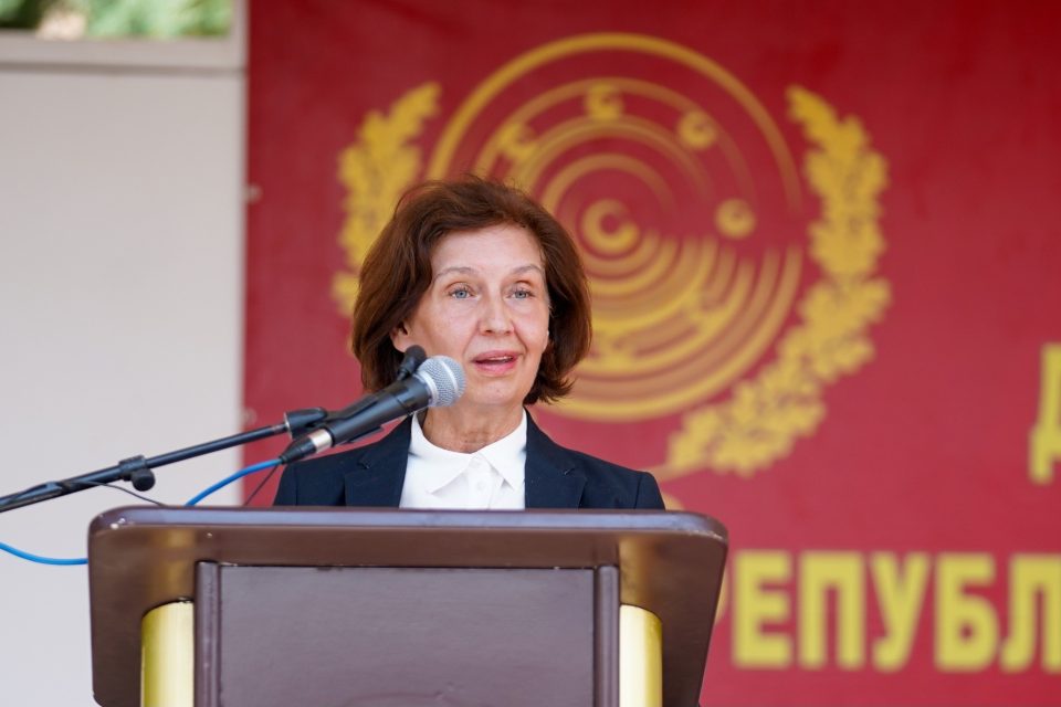 Siljanovska-Davkova: Ushtria është një shtyllë stabiliteti dhe paqeje, duke shkruar historinë e saj për më shumë se tre dekada si një mbrojtëse e vërtetë e atdheut