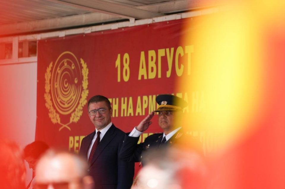 Mickoski: Ushtria jonë është garanci se ky popull do të ketë hapësirën për t’u zhvilluar, për të krijuar dhe për të ndërtuar të ardhmen e tij