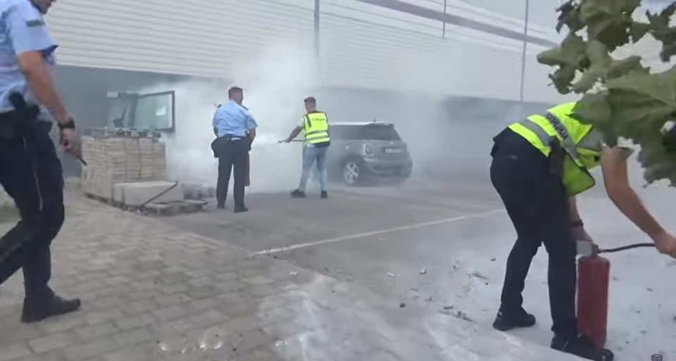 Zjarri në Qendrën Boris Trajkovski Shkup, nëntë policë përfunduan në Toksikologji